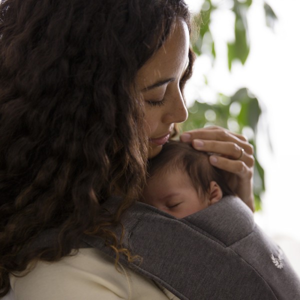 Porte-bébé embrace terracotta Ergobaby