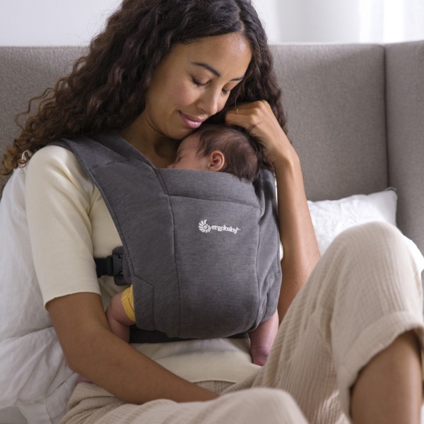 Porte-bébé embrace terracotta Ergobaby