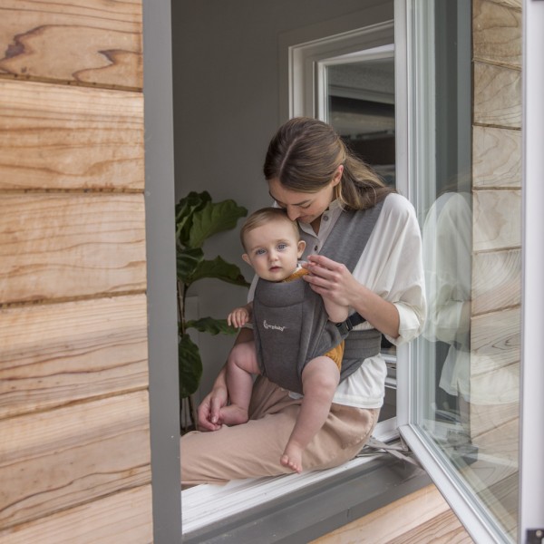 Porte-bébé embrace terracotta Ergobaby