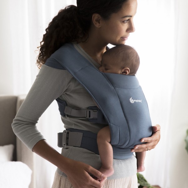 Porte-bébé embrace terracotta Ergobaby