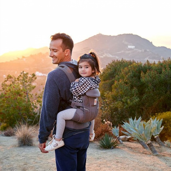 Porte bébé omni breeze vert olive Ergobaby