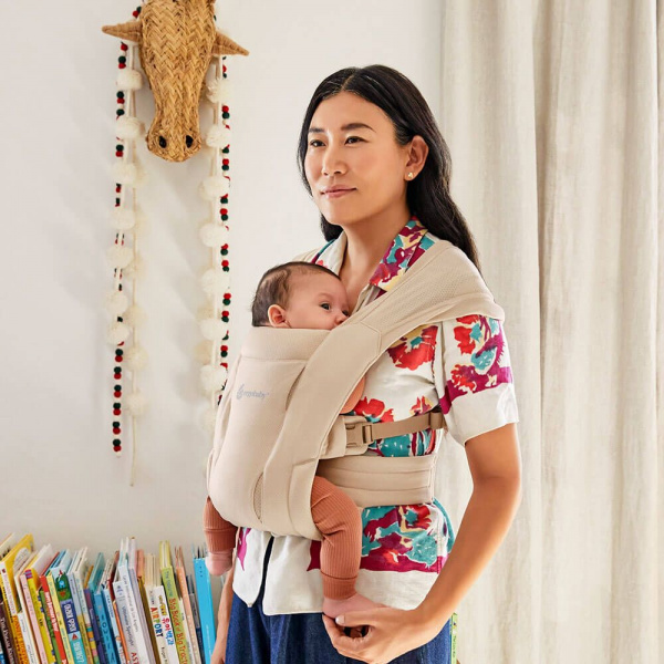 Porte-bébé embrace terracotta Ergobaby