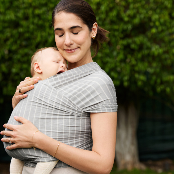Écharpe de portage aura en tissu tricoté noir clair Ergobaby