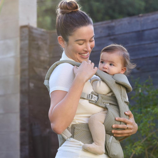 Porte bébé omni deluxe soft olive Ergobaby
