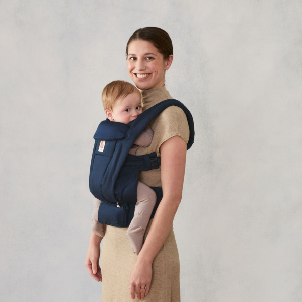Porte bébé omni deluxe midnight blue Ergobaby