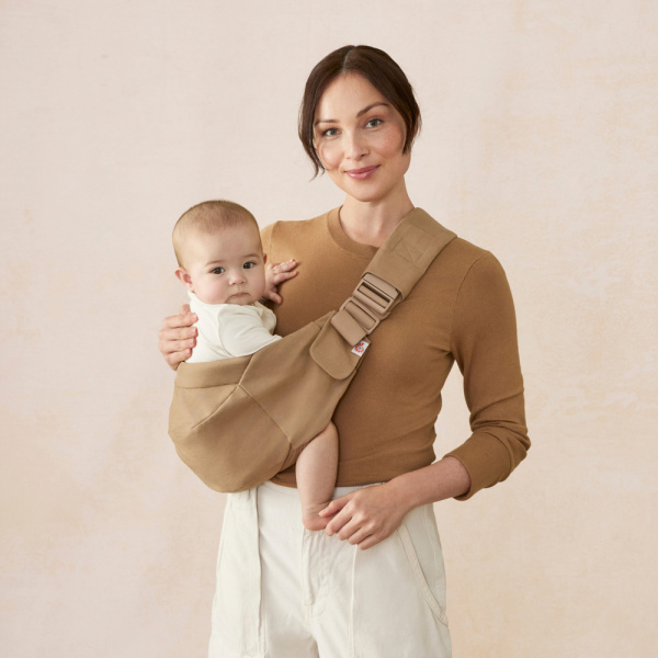 Porte bébé sling upsie camel Ergobaby