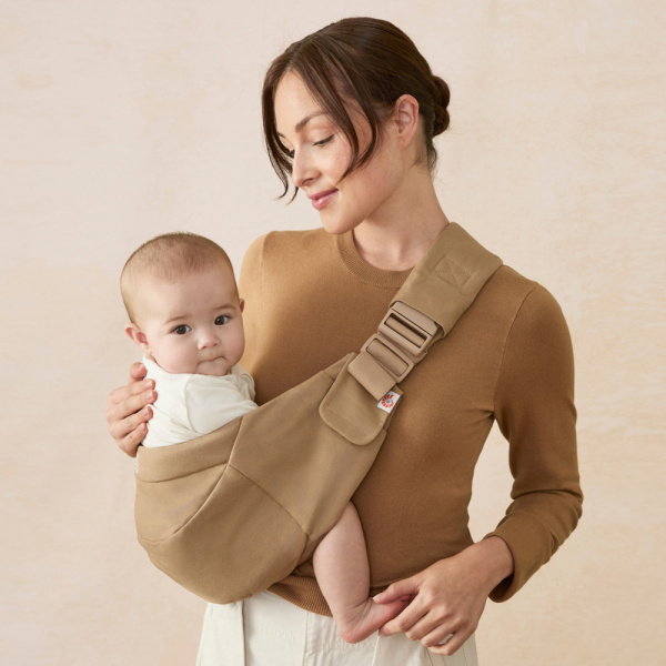 Porte bébé sling upsie camel Ergobaby
