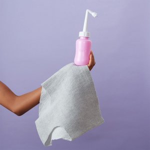 Bouteille de lavage périnéale renversée momwasher Frida
