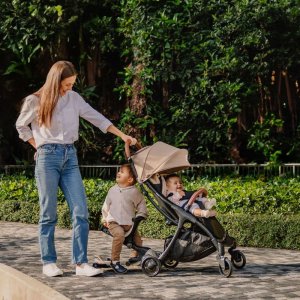 Poussette compacte stroll-lite taupe Globber