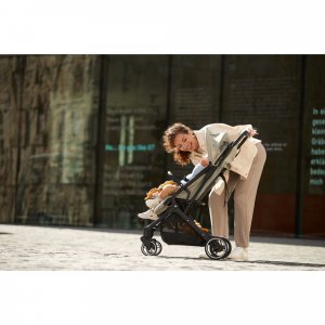 Poussette compacte travel n care plus black Hauck