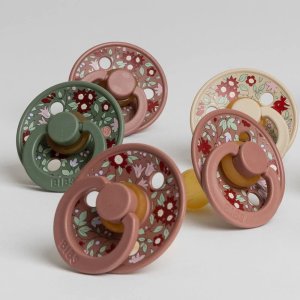 Pack de 2 sucettes colour caoutchouc liberty 0-6 mois chamomile lawn woodchuck mix Bibs