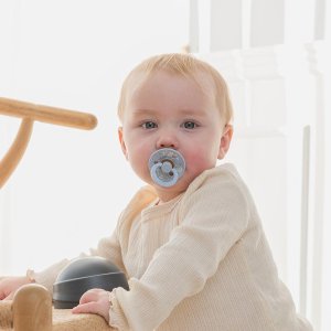 Pack de 2 sucettes colour caoutchouc liberty 0-6 mois chamomile lawn woodchuck mix Bibs