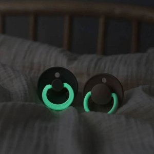 Pack de 2 sucettes colour caoutchouc phosphorescente 0-6 mois petrol et deep space Bibs
