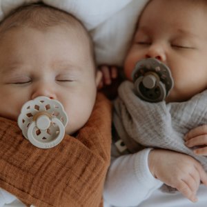 Pack de 2 sucettes bohème caoutchouc 6 mois+ peach et woodchuck Bibs