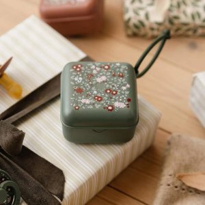 Boîte à tétines liberty chamomile pin Bibs