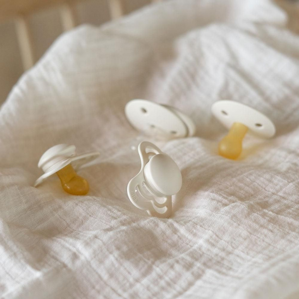 Bibs pacifiers try-it collection size 2 ivory Bibs