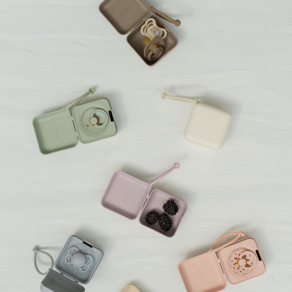 Boîte à tétines liberty chamomile pin Bibs