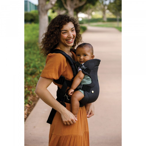 Porte bébé flip 4 en 1 denim noir et or Infantino