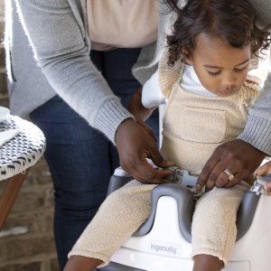 Réhausseur de chaise bébé 2 en 1 vert Ingenuity