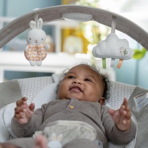 Transat bébé avec arche lumineuse petit lapin Ingenuity