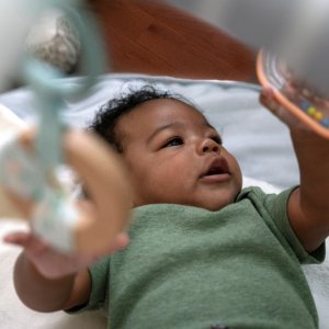 Tapis d'éveil avec arche petit mouton Ingenuity