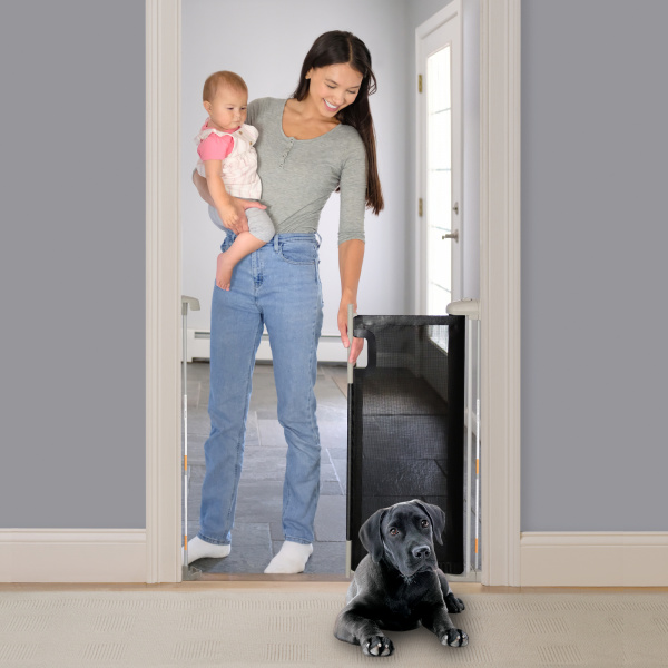 Barrière de sécurité enfant , jusqu'à 136 cm, auto lock, retractable, facile à installer Ingenuity