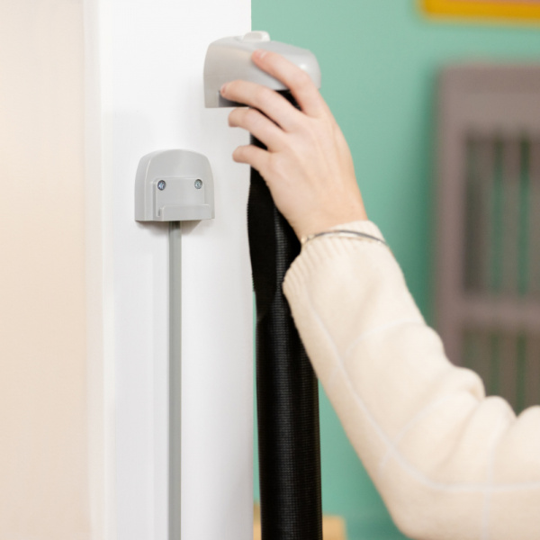 Barrière de sécurité enfant , jusqu'à 136 cm, auto lock, retractable, facile à installer Ingenuity