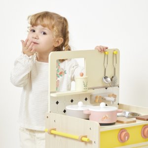 Cuisine en bois pour enfant mamie soleil Janod