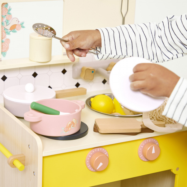Cuisine en bois pour enfant mamie soleil Janod