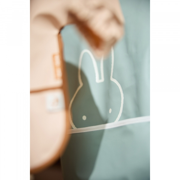 Bavoir manches longues imperméable miffy peekaboo sea green Jollein
