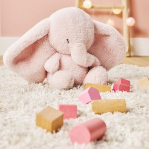 Peluche éléphant longs poils rose fanfan Nattou