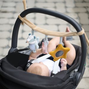 Peluches d'activités à suspendre félix le blaireau Nattou