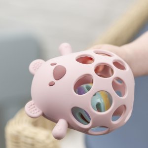 Hochet avec balle ours en silicone rose Nattou