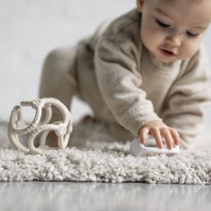 Set de 2 balles en silicone argile et blanc Nattou