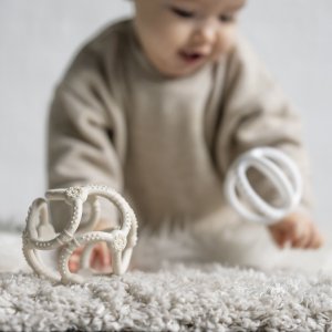 Set de 2 balles en silicone argile et blanc Nattou