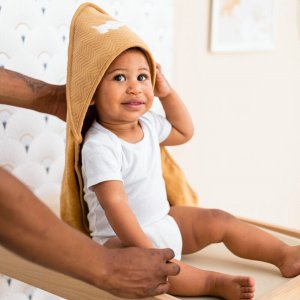 Cape de bain et gant de toilette charlie Nattou