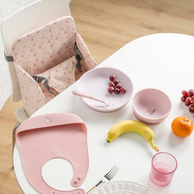 Réhausseur de chaise rose pétales