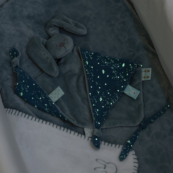 Maxi doudou lapidou phosphorescent glow avec motif imprimé vert de gris Nattou