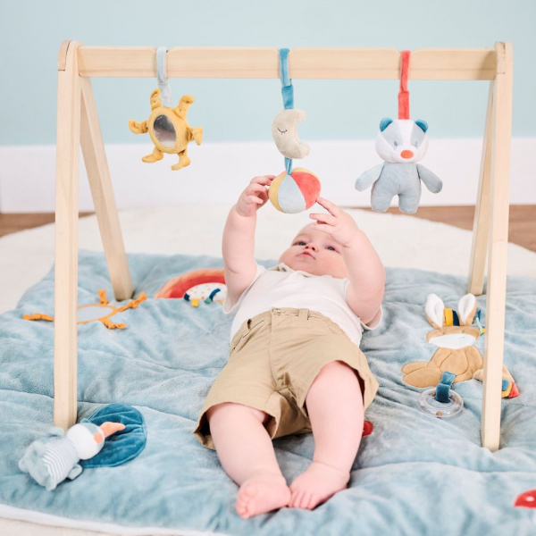 Arches en bois avec jouets à suspendre félix & léo Nattou