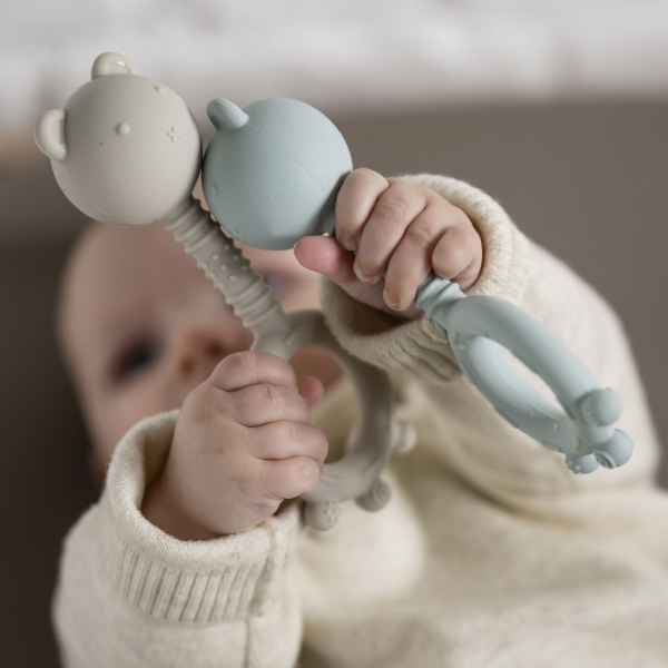 Hochet ours en silicone argile Nattou