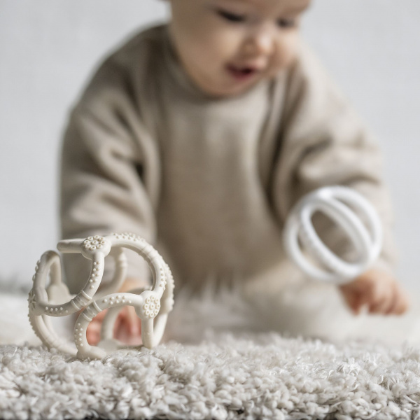 Set de 2 balles en silicone argile et blanc Nattou