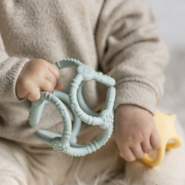 Set de 2 balles en silicone vert d'eau et jaune Nattou