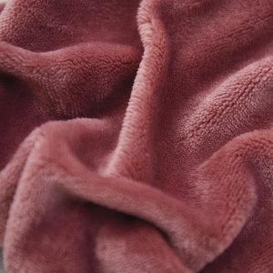 Doudou plat plume lapin bordeaux 24 cm Kaloo