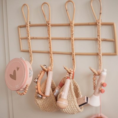 Hochet en bois rose