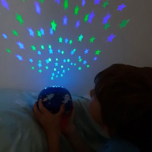 Veilleuse projecteur d'étoiles espace A little lovely company