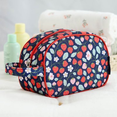 Trousse de toilette enfant fraises