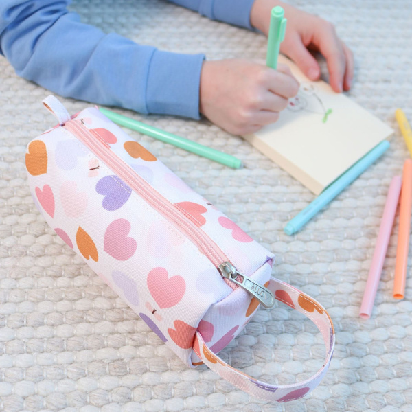 Trousse scolaire enfant avec poignée cœurs A little lovely company