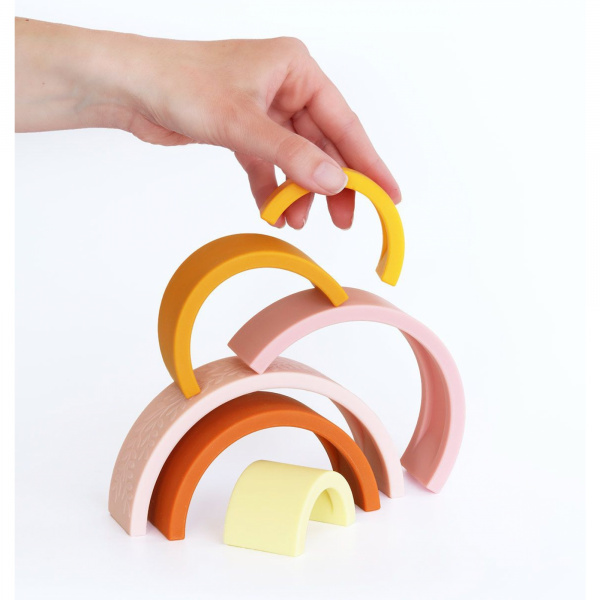 Jouet à empiler arc en ciel rose A little lovely company