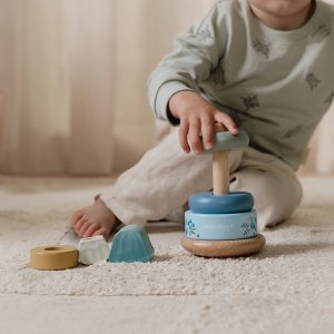 Tour d'anneaux à empiler en bois fsc - forest friends Little dutch