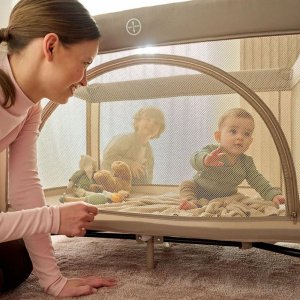 Lit parapluie bébé laura compact 2 en 1 beige sand Lionelo